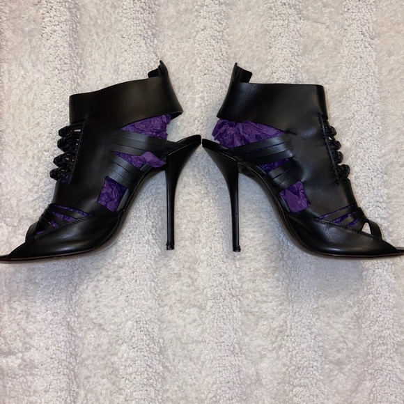 Authentic Givenchy Heels - Picture 5 of 15